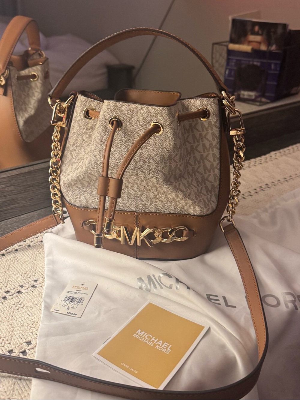 BRAND NEW NEVER USEDMichael Kors Devon Small Two-Tone Logo Bucket Bag Brown & Be